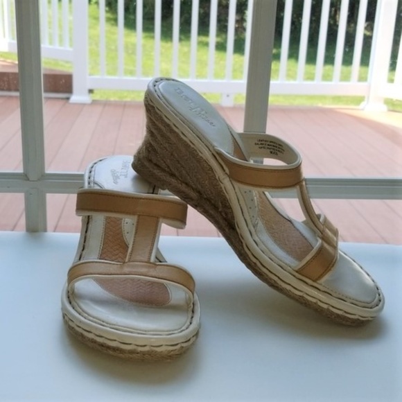 Born Drilles Tan Leather Wedge Sandals 9 - Picture 6 of 7